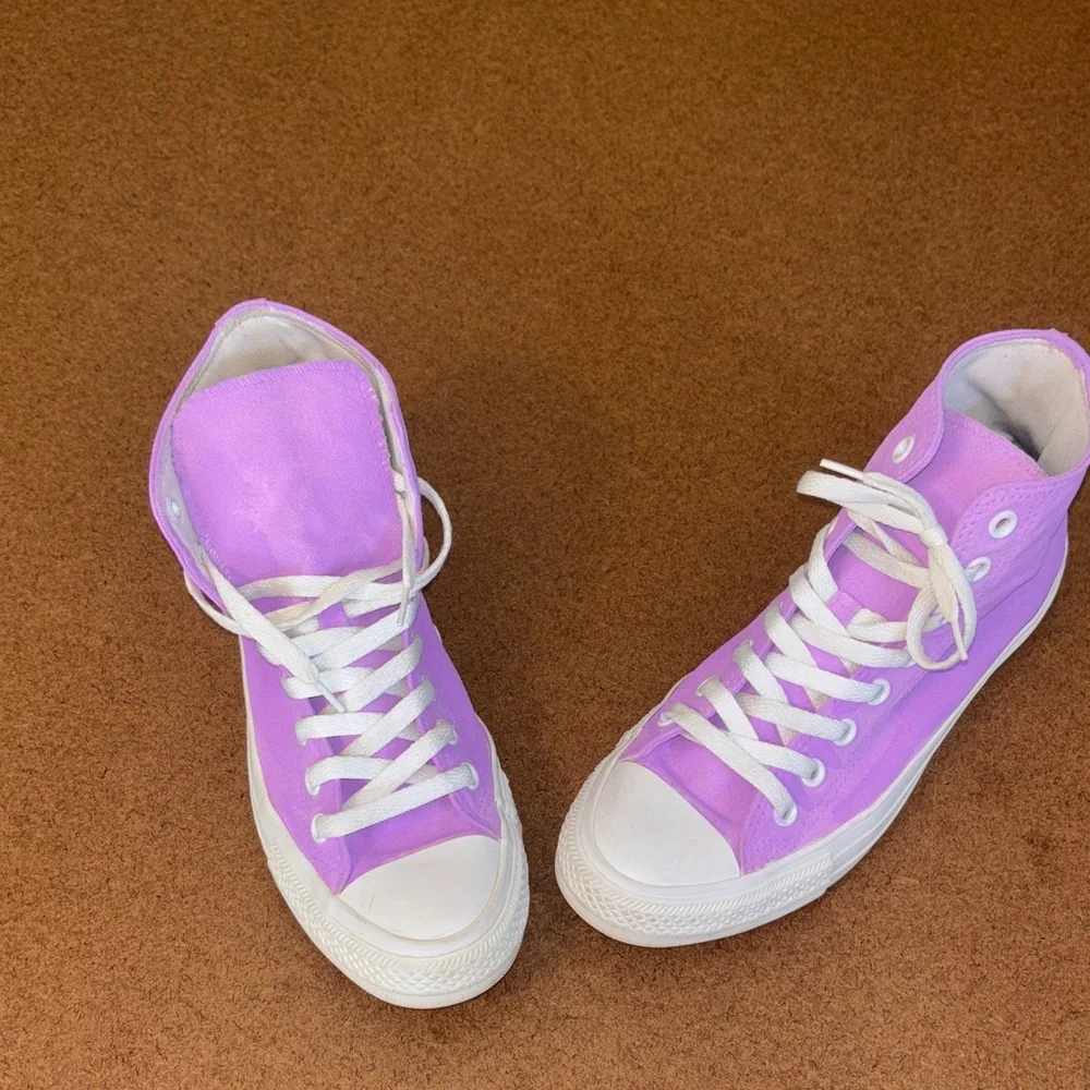 Custom painted Converse Purple lilac High-Top Sneakers Women’s 8.5 men’s 6.5